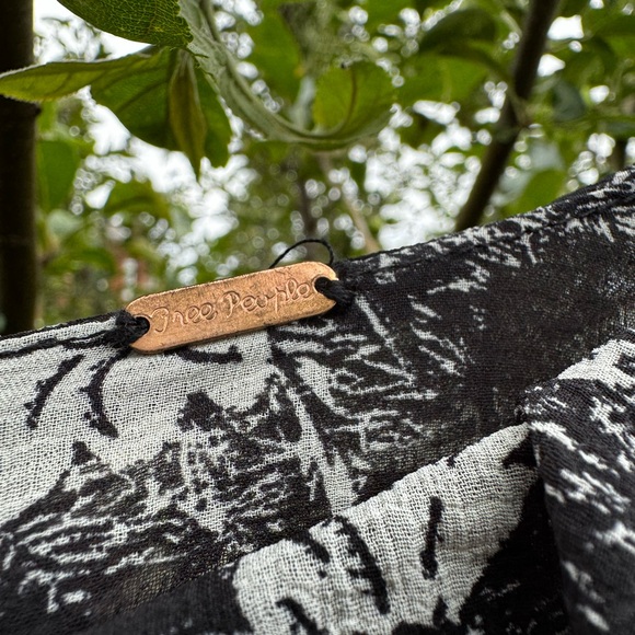 FREE PEOPLE These Dreams Ruffled Floral Mini Dress, Black & White - Sz L - Picture 13 of 13